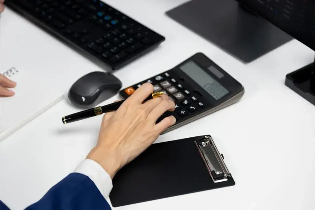 Calculadora personalizada como brinde corporativo para escritório