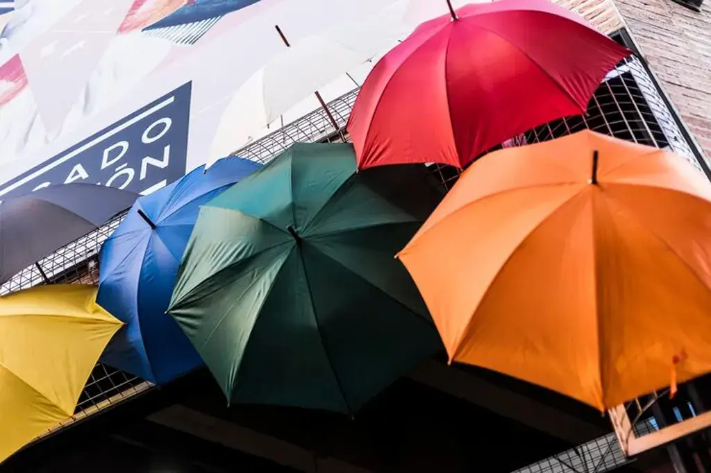 Guarda-chuva automático com 16 varetas personalizado como brinde corporativo sofisticado para empresas